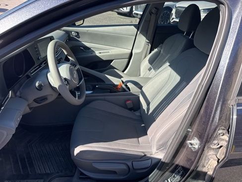Used 2022 Hyundai Elantra SEL FWD image 18