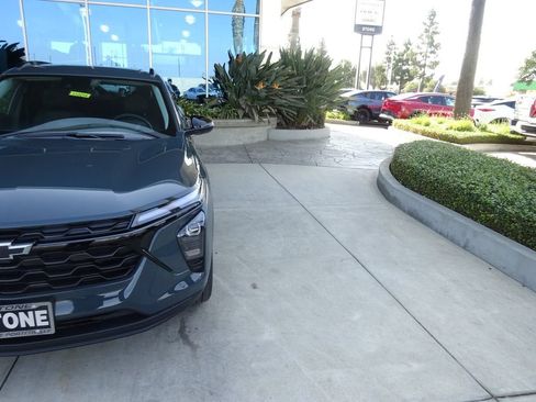 New 2026 Chevrolet Trax LT w/ Sunroof Package FWD image 31