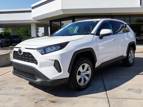 Used 2022 Toyota RAV4 LE AWD/4WD image 4