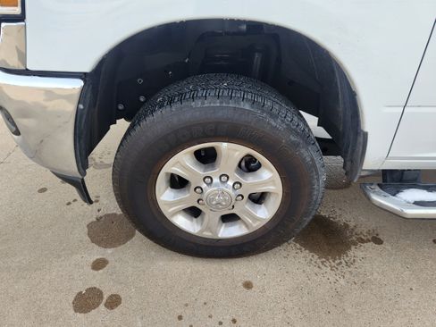 Used 2024 RAM 2500 Big Horn w/ Bed Utility Group image 10