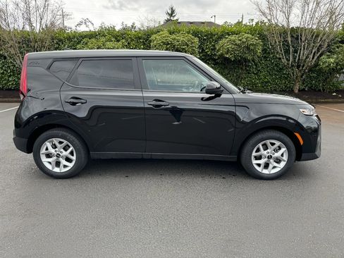 Used 2022 Kia Soul LX w/ Technology Package image 7