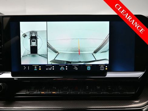 Used 2025 Chevrolet Silverado 2500 ZR2 w/ Technology Package image 19