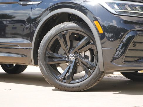 Certified 2023 Volkswagen Tiguan SE R-Line FWD image 3
