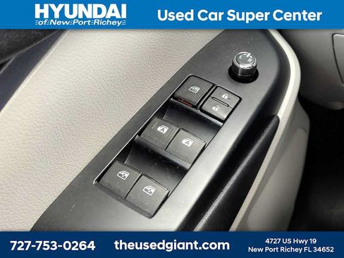 Used 2019 Toyota Highlander XLE AWD/4WD image 32