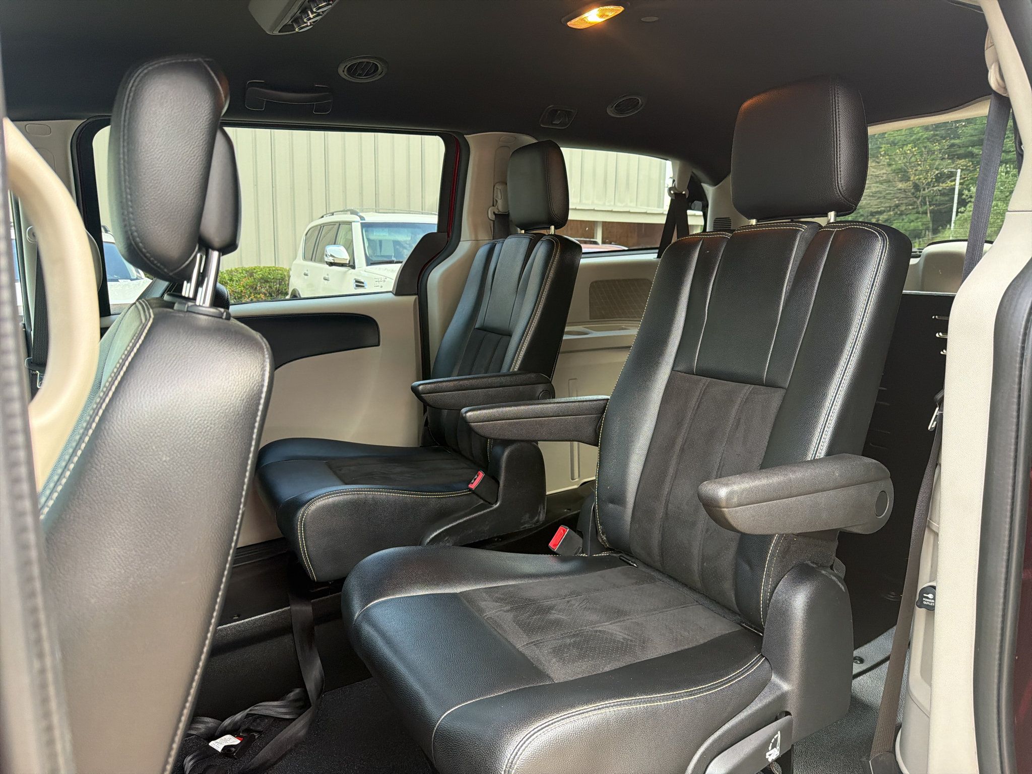 Used 2019 Dodge Grand Caravan SXT FWD image 13