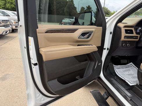 Used 2021 Chevrolet Suburban Premier AWD/4WD image 8