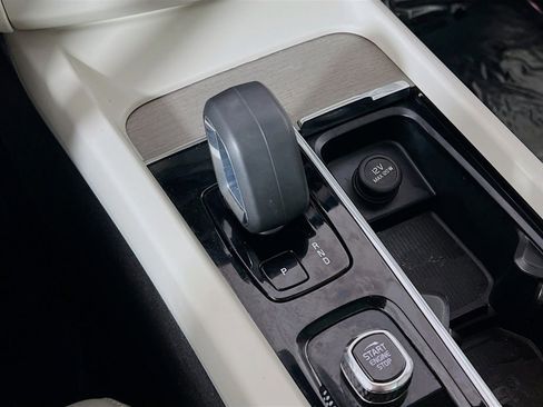 Used 2023 Volvo XC60 T8 Plus image 17