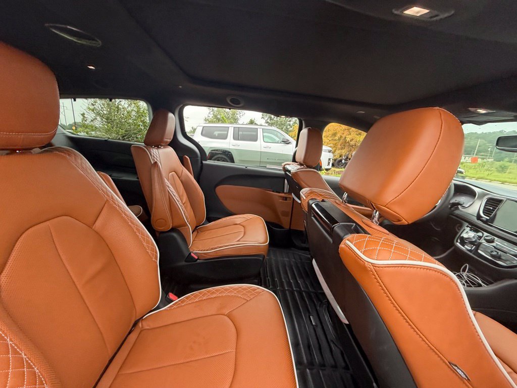 Used 2024 Chrysler Pacifica Pinnacle FWD image 48