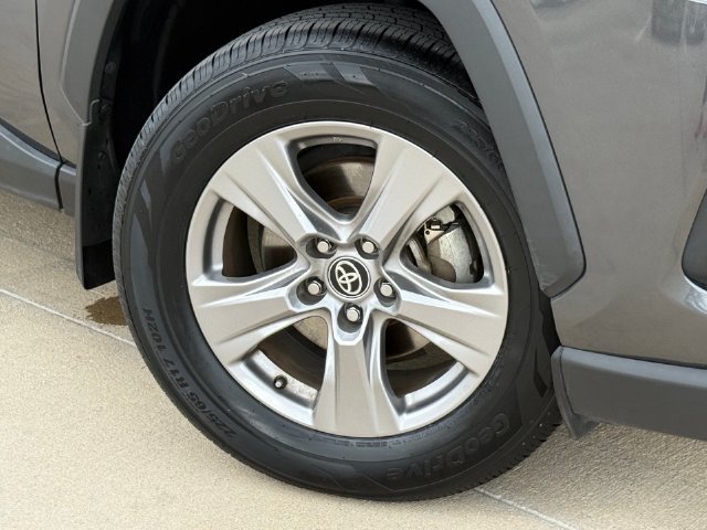 Used 2023 Toyota RAV4 XLE AWD/4WD image 2