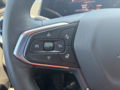 Used 2025 Chevrolet Trax LT w/ LT Convenience Package FWD image 14