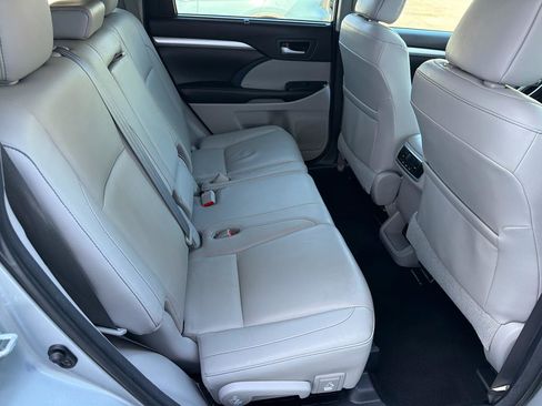 Used 2017 Toyota Highlander XLE AWD/4WD image 13