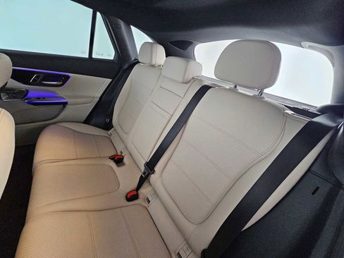 Used 2026 Mercedes-Benz GLC 300 image 17