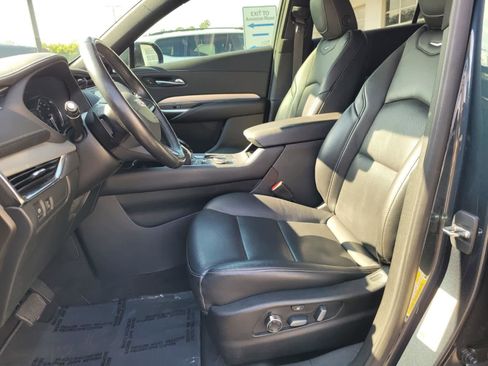 Used 2020 Cadillac XT4 Premium Luxury image 3