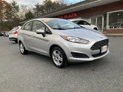 Used 2019 Ford Fiesta SE image 3