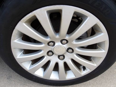 Used 2011 Buick Regal CXL image 42