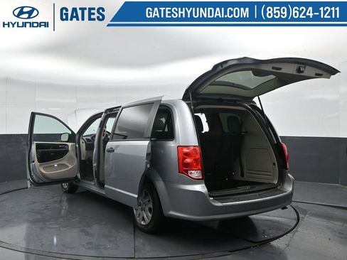 Used 2019 Dodge Grand Caravan SE w/ UConnect Hands-Free Group image 37