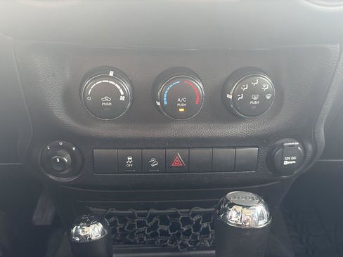Used 2018 Jeep Wrangler Unlimited Sport AWD/4WD image 32
