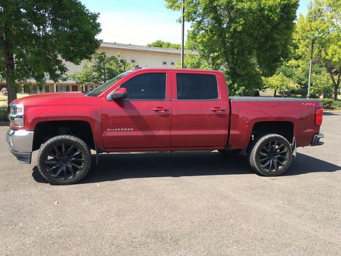 Used 2018 Chevrolet Silverado 1500 LT w/ All Star Edition AWD/4WD image 3