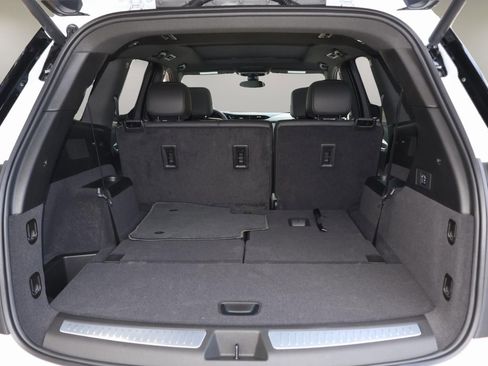 New 2025 Cadillac XT6 Luxury image 18