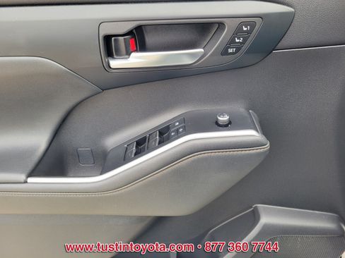 Used 2022 Toyota Highlander Bronze Edition AWD/4WD image 19