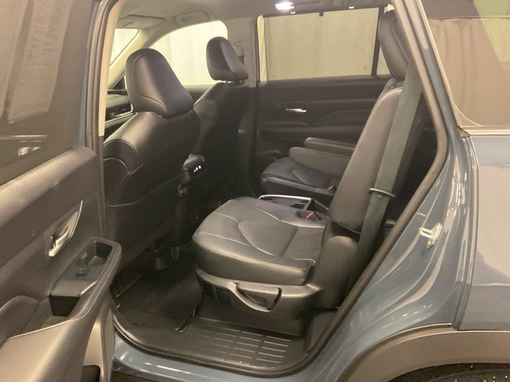 Used 2025 Toyota Grand Highlander AWD image 33