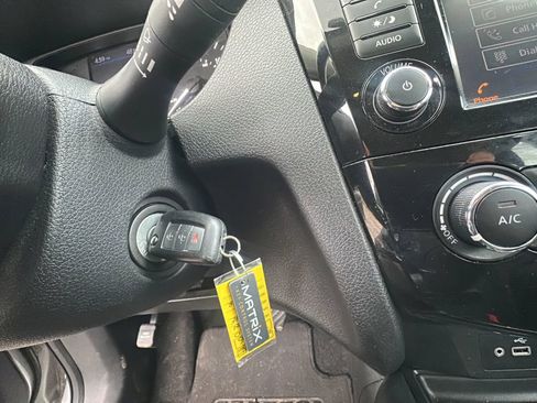 Used 2020 Nissan Rogue S FWD image 20
