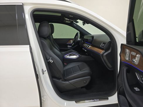 Used 2021 Mercedes-Benz GLS 450 4MATIC image 11