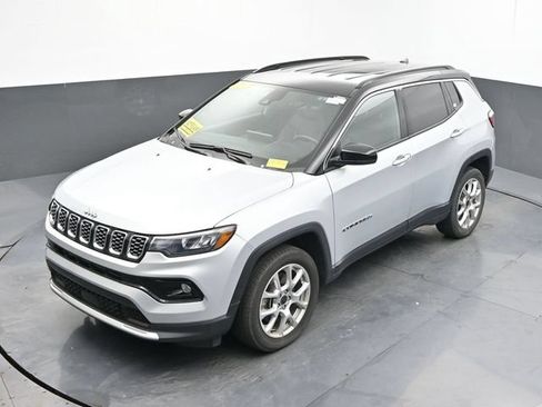 Used 2025 Jeep Compass Limited AWD/4WD image 40