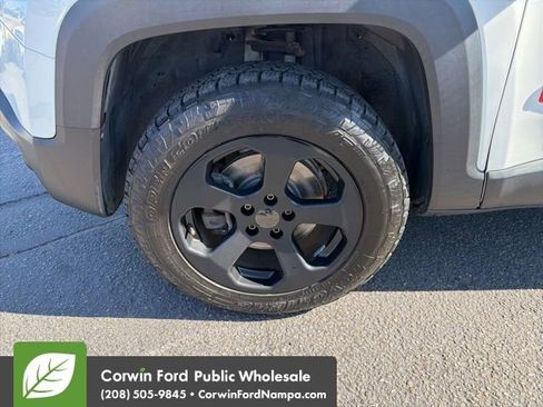 Used 2015 Jeep Renegade Trailhawk w/ Premium Leather Group AWD/4WD image 9