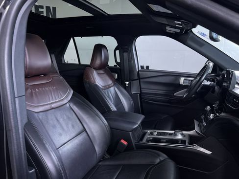 Used 2022 Ford Explorer Platinum w/ Equipment Group 601A image 27