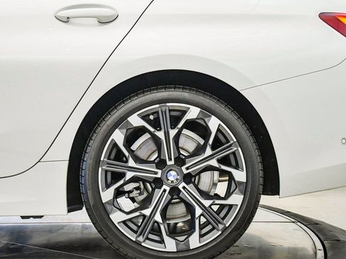 Used 2025 BMW 330i Sedan w/ Premium Package image 11