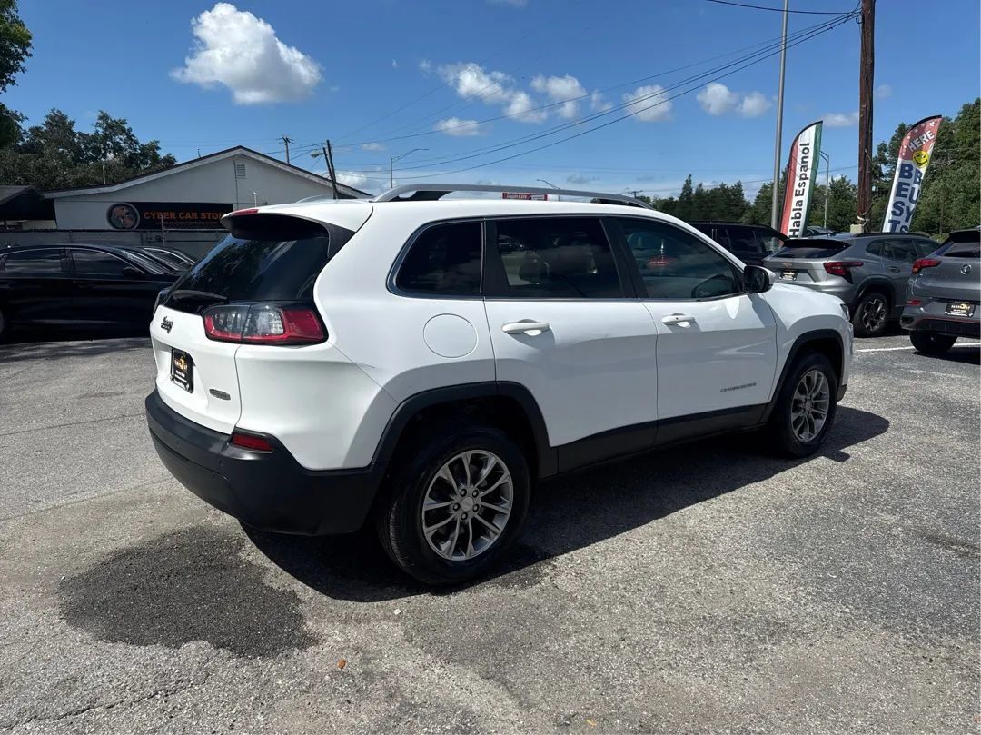 Used 2019 Jeep Cherokee Latitude Plus w/ Cold Weather Group AWD/4WD image 5