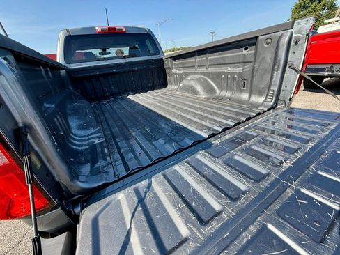 Used 2018 Chevrolet Colorado W/T RWD image 12