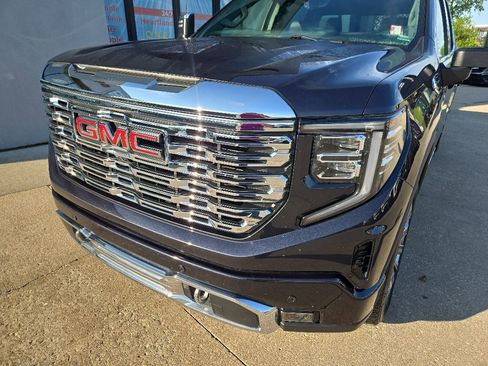 Used 2024 GMC Sierra 1500 Denali w/ Denali Reserve Package AWD/4WD image 17