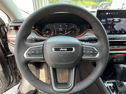 Used 2022 Jeep Compass Trailhawk AWD/4WD image 25