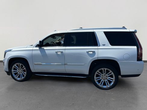 Used 2020 Cadillac Escalade Luxury w/ LPO, Radiant Package AWD/4WD image 2
