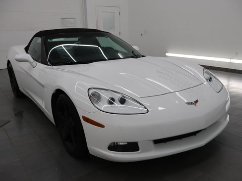 Used 2005 Chevrolet Corvette Convertible w/ Preferred Equipment Group RWD image 45