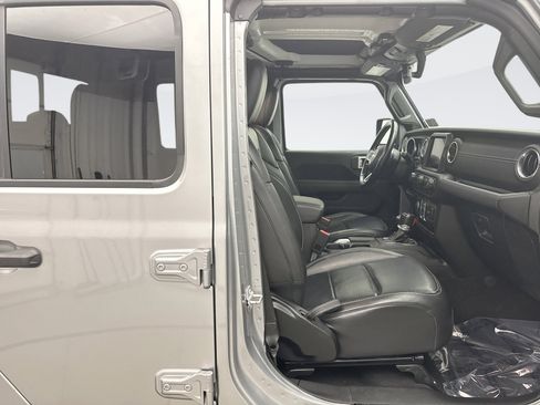 Used 2021 Jeep Gladiator Overland w/ Popular Equipment Package image 17