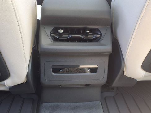 Used 2025 Audi A6 e-tron Premium Plus RWD image 9