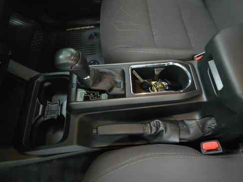 Used 2018 Toyota Tacoma TRD Off-Road AWD/4WD image 19