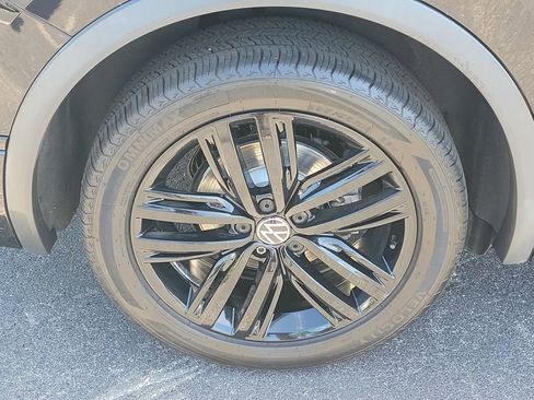 Used 2022 Volkswagen Tiguan SE R-Line image 7
