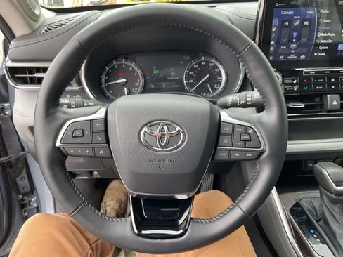 Used 2020 Toyota Highlander Limited AWD/4WD image 22