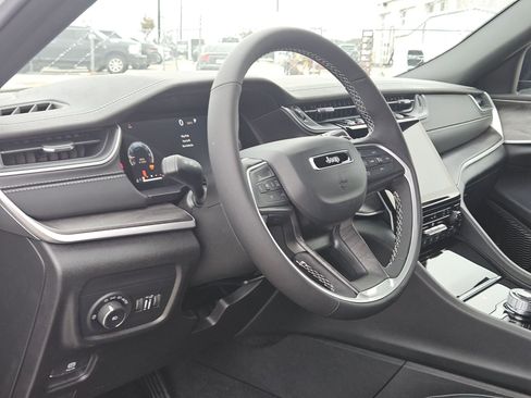 New 2025 Jeep Grand Cherokee Limited image 10