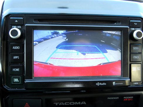 Used 2015 Toyota Tacoma TRD Pro image 25