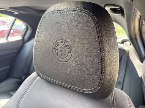 Used 2023 Alfa Romeo Giulia Veloce AWD/4WD image 27