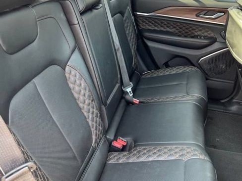 Used 2025 Jeep Grand Cherokee Summit w/ Obsidian Package AWD/4WD image 13