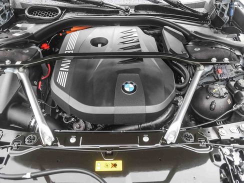 Used 2026 BMW 750e xDrive image 23