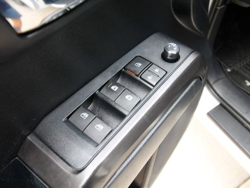 Used 2018 Toyota Tacoma TRD Off-Road AWD/4WD image 18
