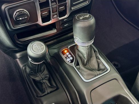 Used 2025 Jeep Wrangler Unlimited Sport AWD/4WD image 19