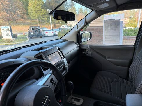 Used 2020 Nissan Frontier SV RWD image 27